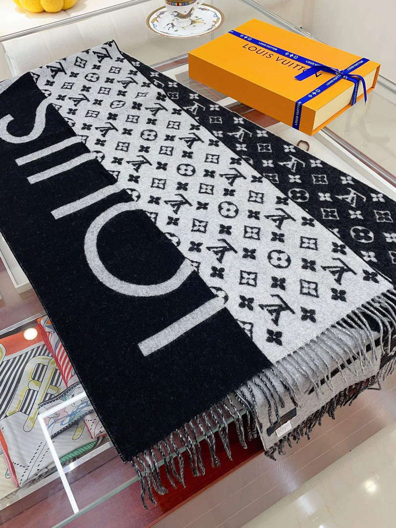 Louis Vuitton Scarves Fashion Shawl L38934