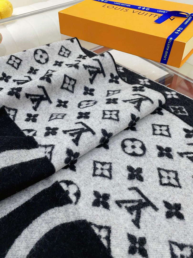 Louis Vuitton Scarves Fashion Shawl L38934