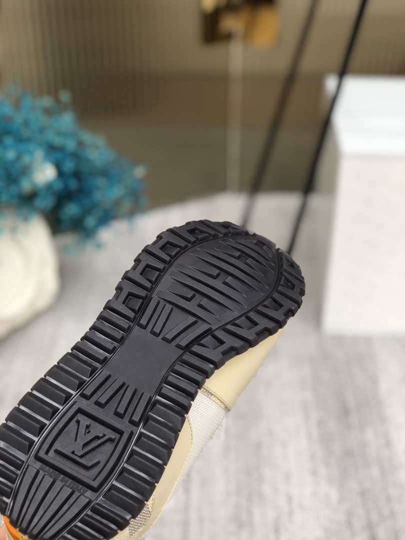 Louis Vuitton Women's 1AANMH Run Away Sneaker LV Shoes M60301