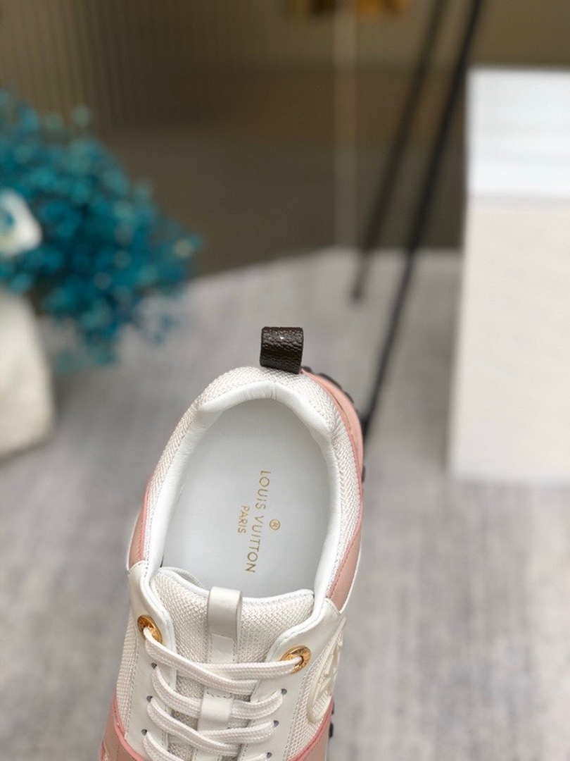 Louis Vuitton Women's 1AANMH Run Away Sneaker LV Shoes M60304