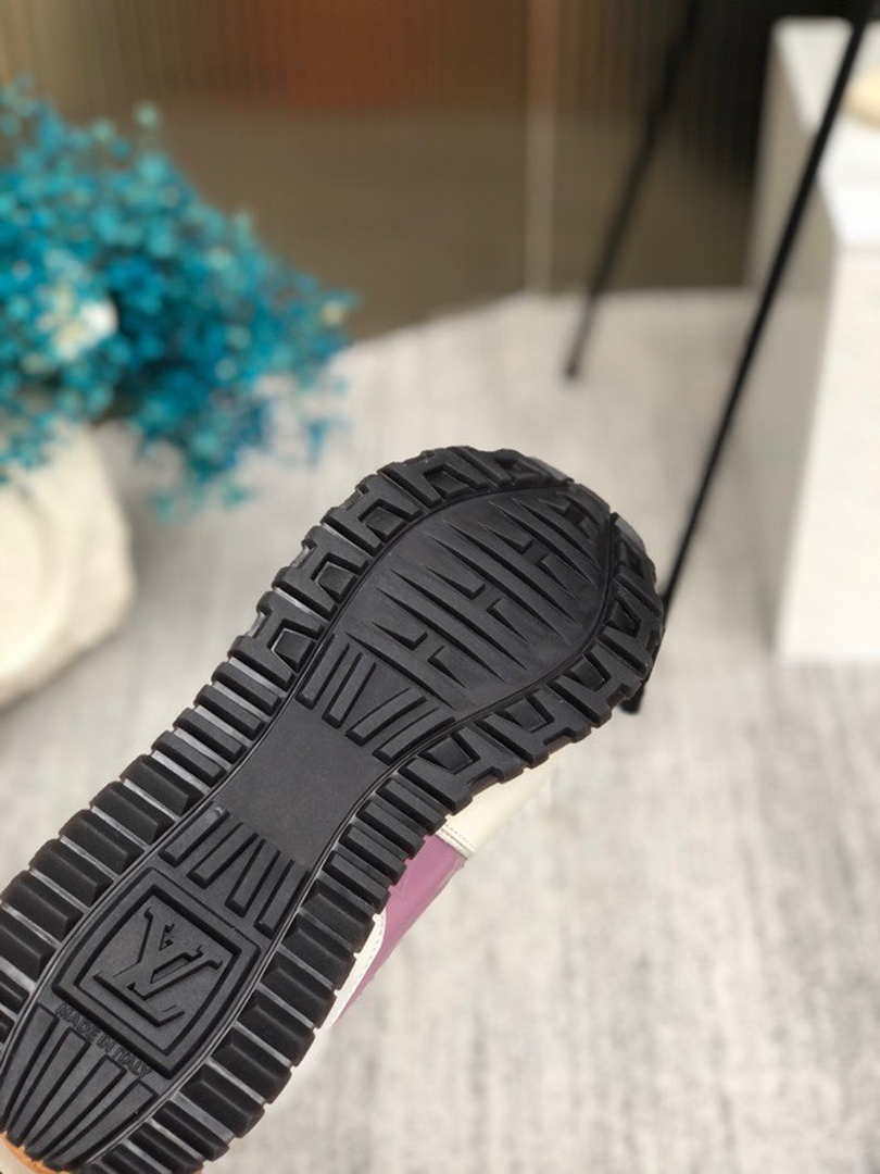 Louis Vuitton Women's 1AANMH Run Away Sneaker LV Shoes M60305