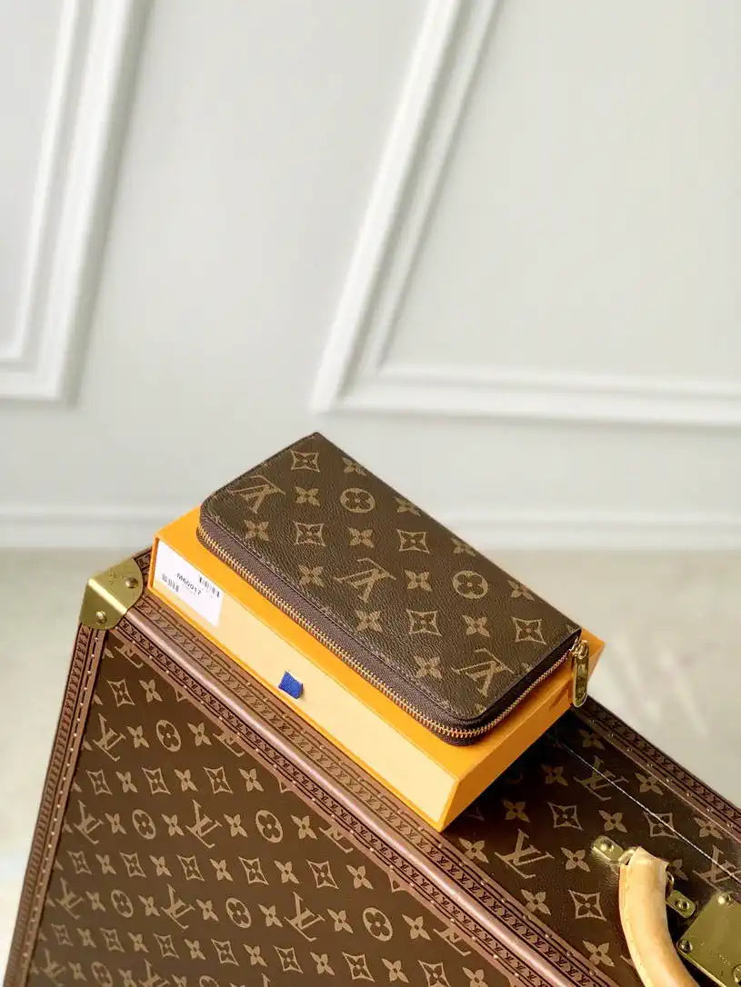 Louis Vuitton Zippy Wallet LV M60017 Monogram