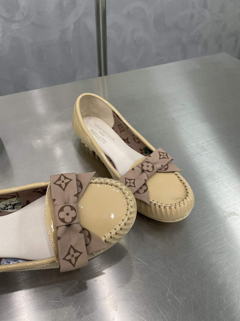 LV 1A65IZ Louis Vuitton Women's shoes loafers L68277