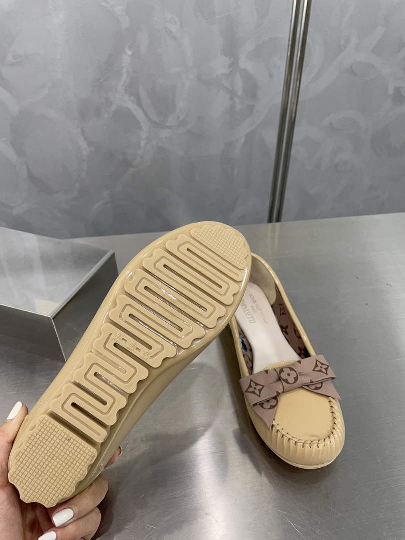 LV 1A65IZ Louis Vuitton Women's shoes loafers L68277