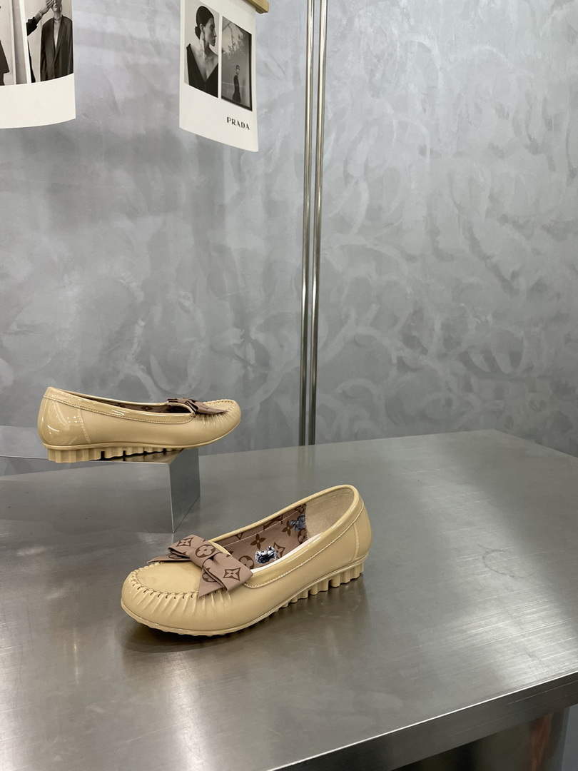 LV 1A65IZ Louis Vuitton Women's shoes loafers L68277