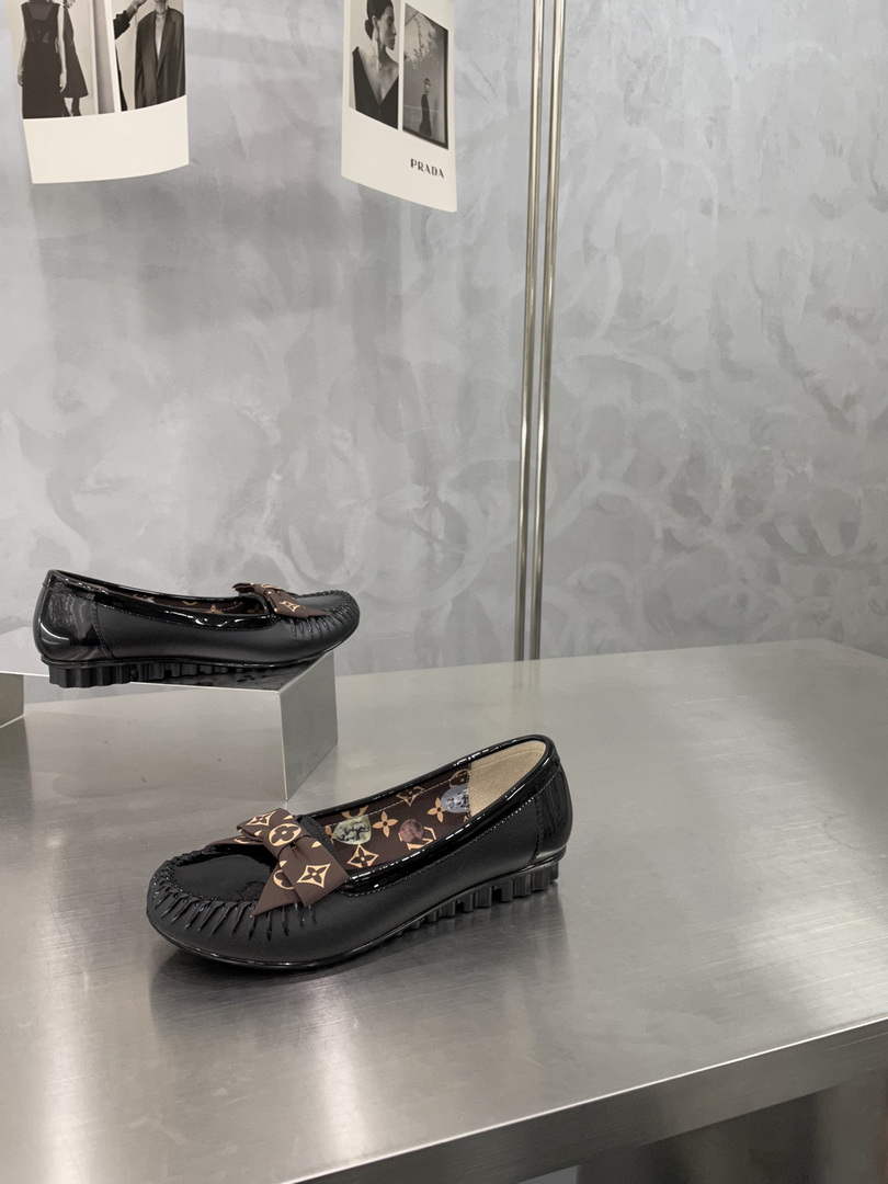 LV 1A65IZ Louis Vuitton Women's shoes loafers L68278