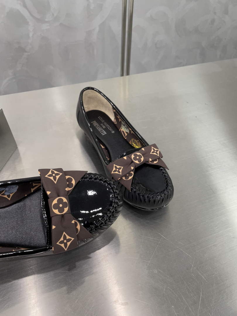 LV 1A65IZ Louis Vuitton Women's shoes loafers L68278