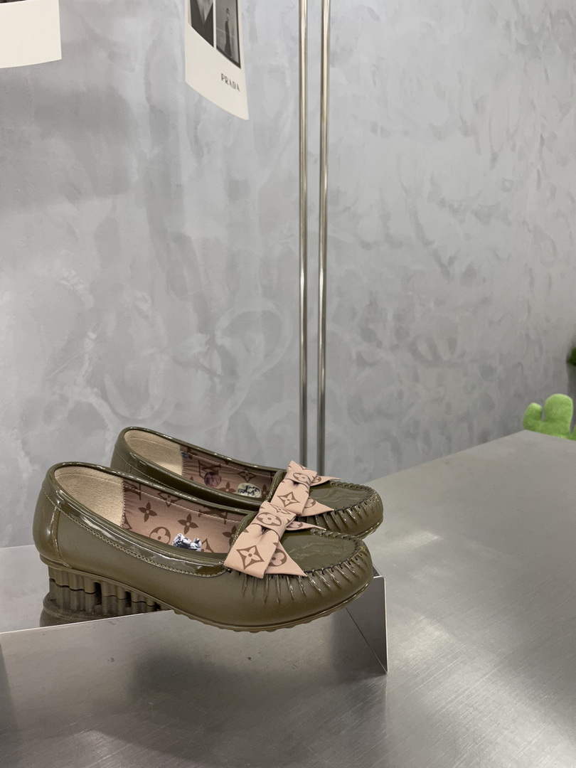 LV 1A65IZ Louis Vuitton Women's shoes loafers L68280