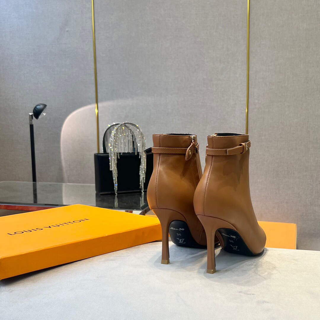 LV 1A9P35 Louis Vuitton Women's Signature Ankle Boot L66527