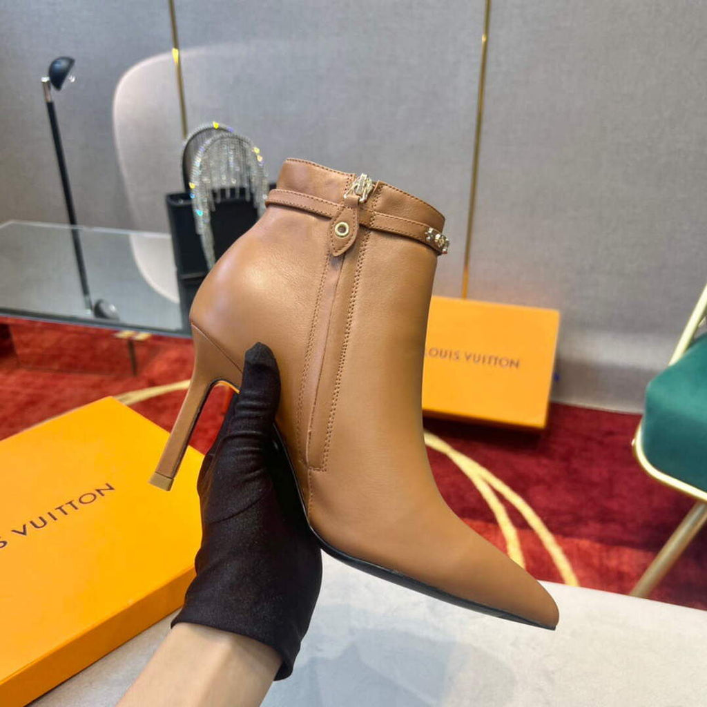 LV 1A9P35 Louis Vuitton Women's Signature Ankle Boot L66527