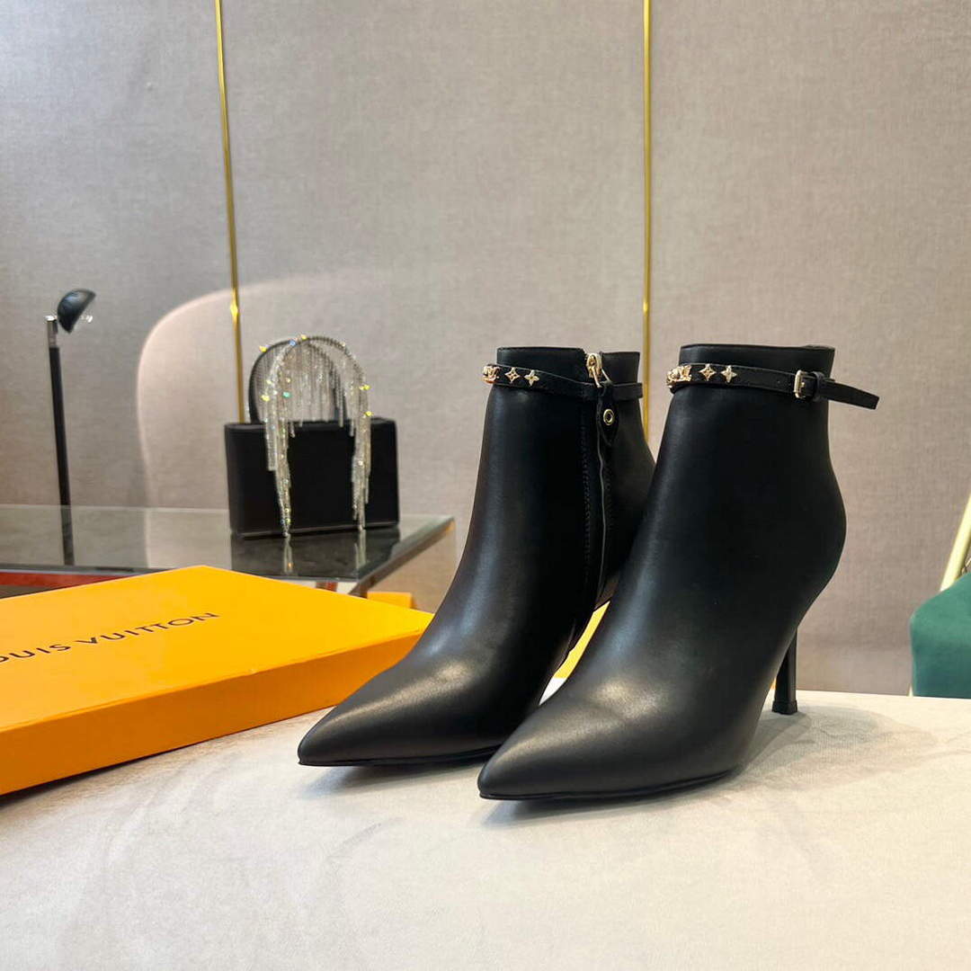 LV 1A9P35 Louis Vuitton Women's Signature Ankle Boot L66526