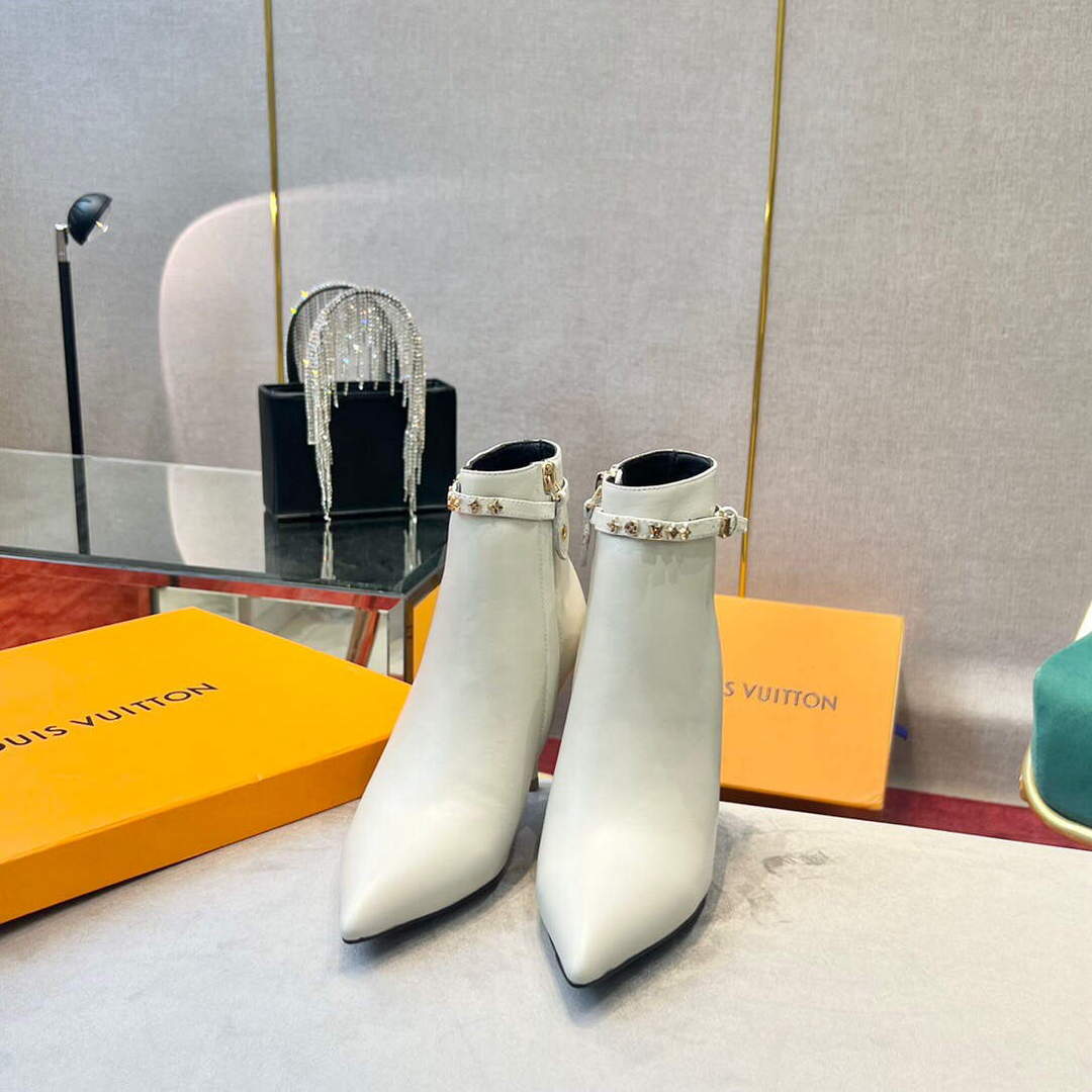 LV 1A9P35 Louis Vuitton Women's Signature Ankle Boot L66528