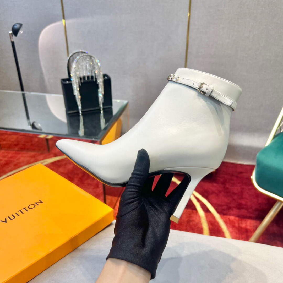 LV 1A9P35 Louis Vuitton Women's Signature Ankle Boot L66528