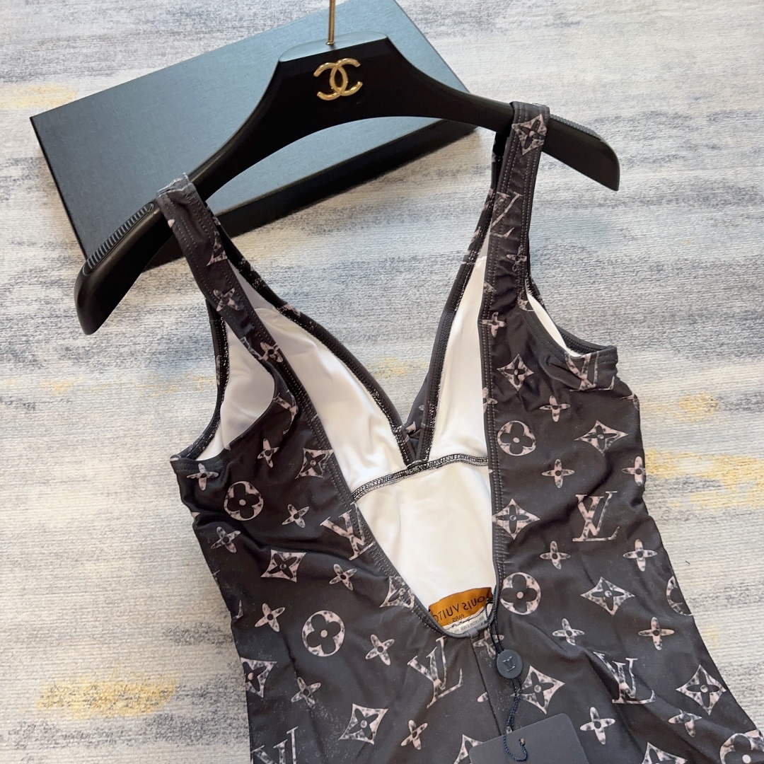 LV 1A9X2H Louis Vuitton Women's Fashion One-Piece Swimsuit L65397