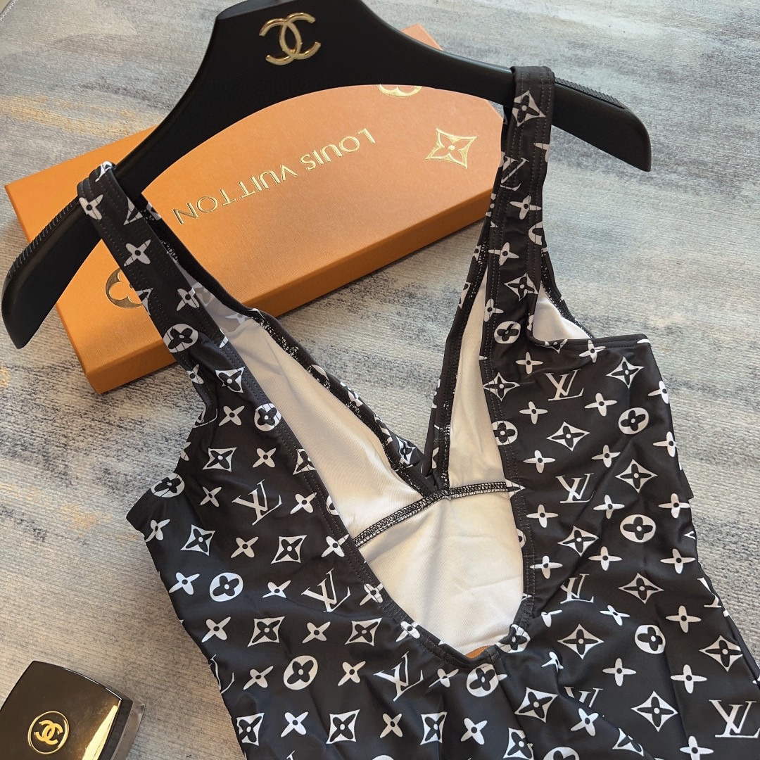 LV 1A9X2H Louis Vuitton Women's Fashion One-Piece Swimsuit L65400