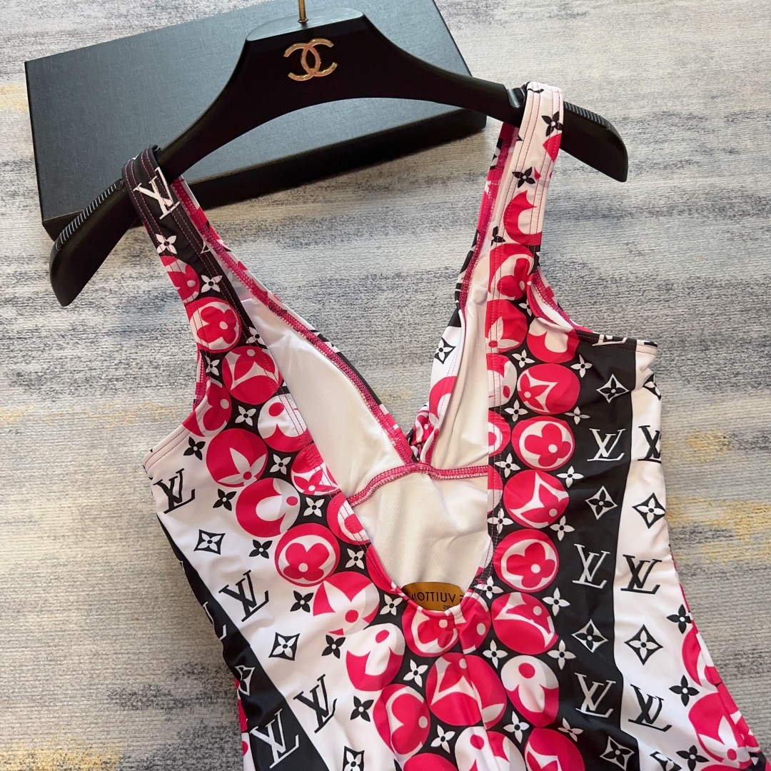LV 1A9X2H Louis Vuitton Women's Fashion One-Piece Swimsuit L65411