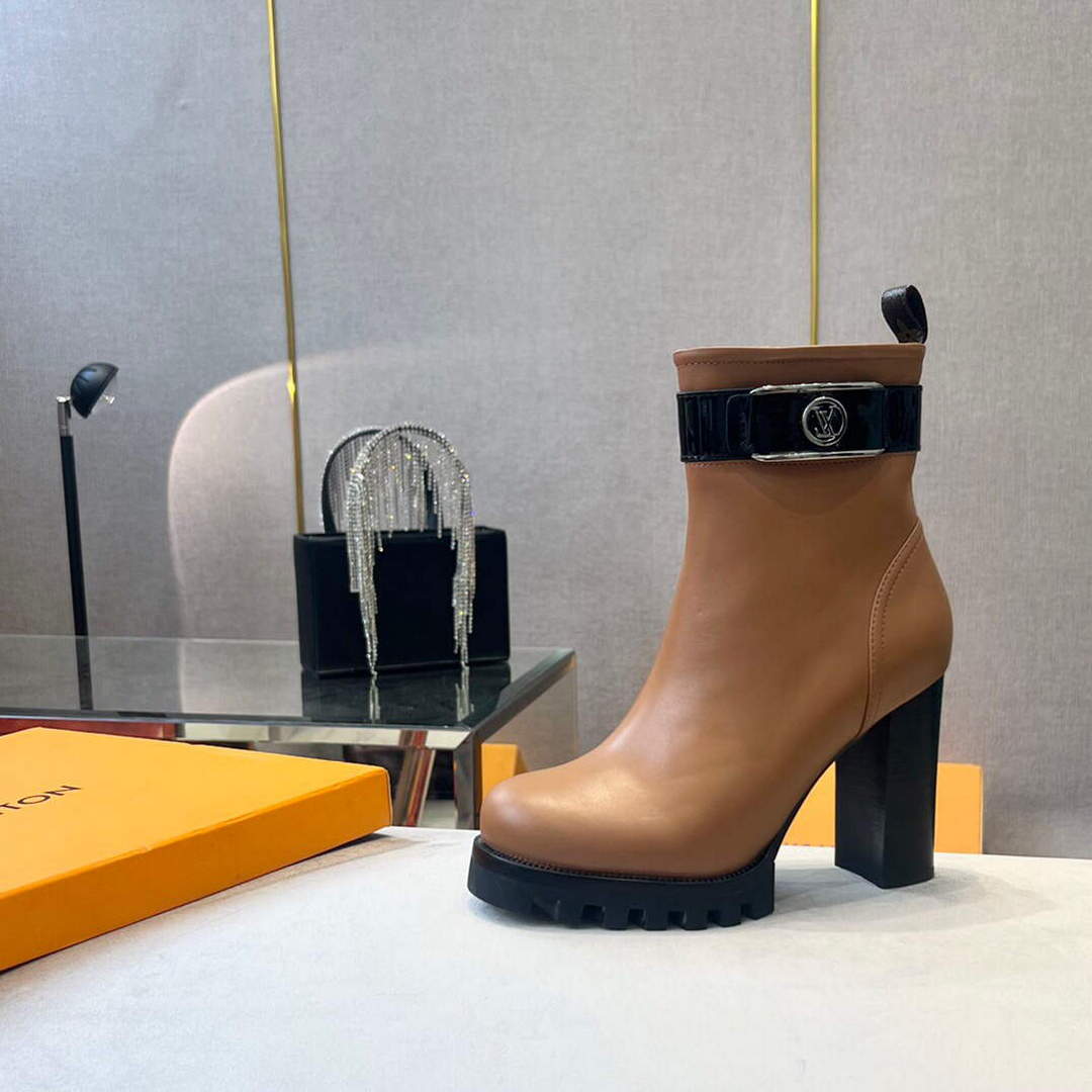 LV 1AA0O8 Louis Vuitton Women's Star Trail Ankle Boot L66521