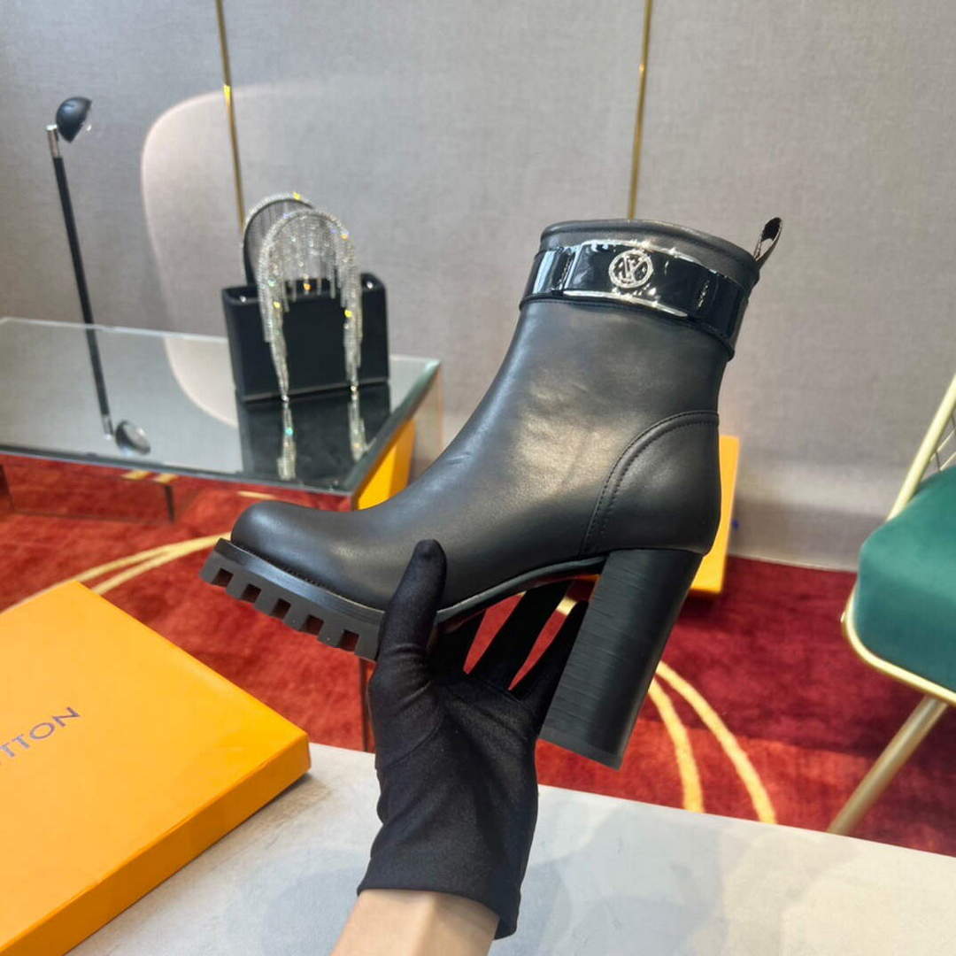 LV 1AA0O8 Louis Vuitton Women's Star Trail Ankle Boot L66520