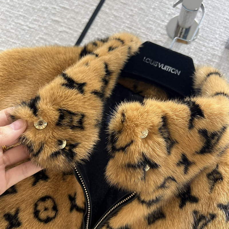 LV 1AAAWD Louis Vuitton Women's Fashion Clothing Coat L55729