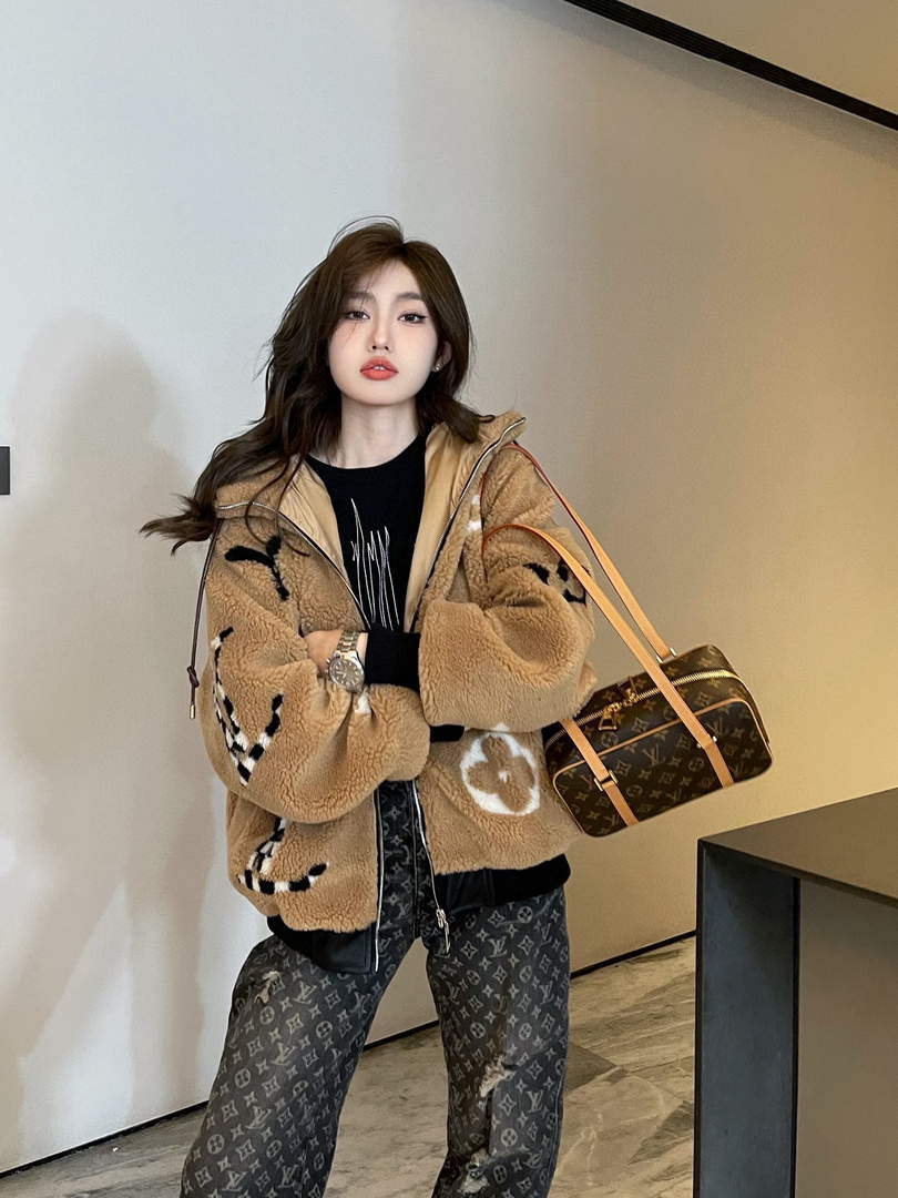 LV 1AAAWE Louis Vuitton Women's Fashion Clothing Jacket L55732