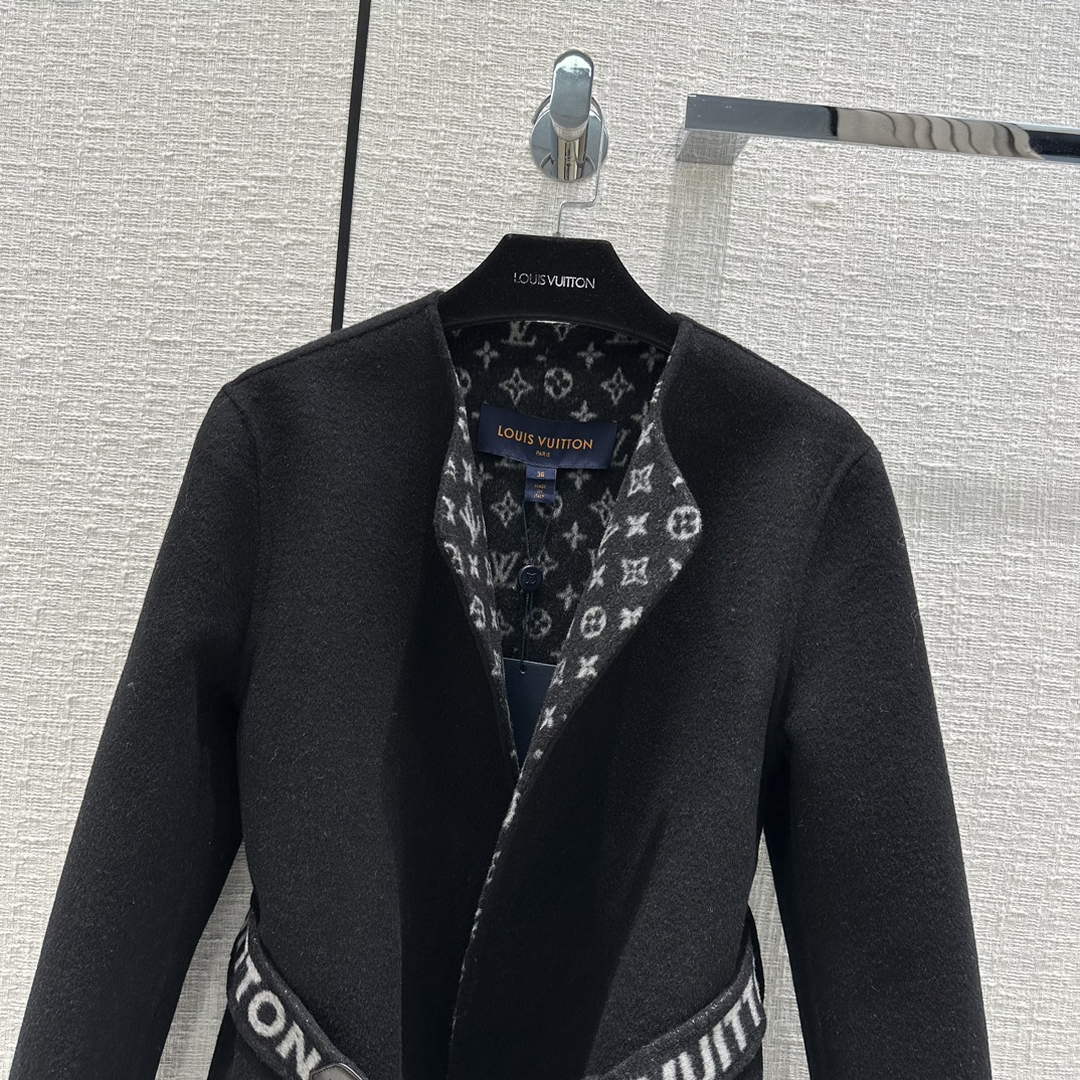 LV 1AA8SY Louis Vuitton Women's Fashion Clothing Wrap Coat L55723