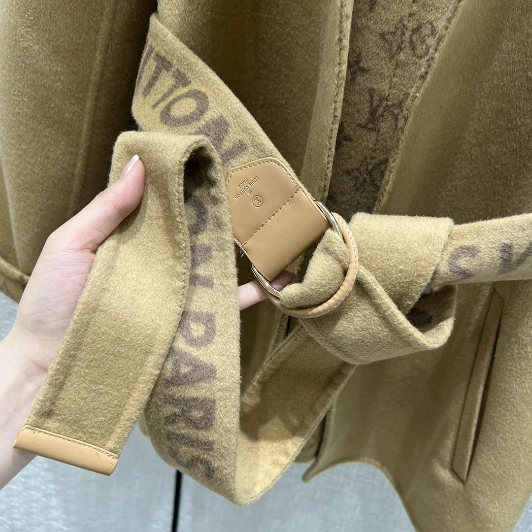 LV 1AA8SY Louis Vuitton Women's Fashion Clothing Wrap Coat L55724