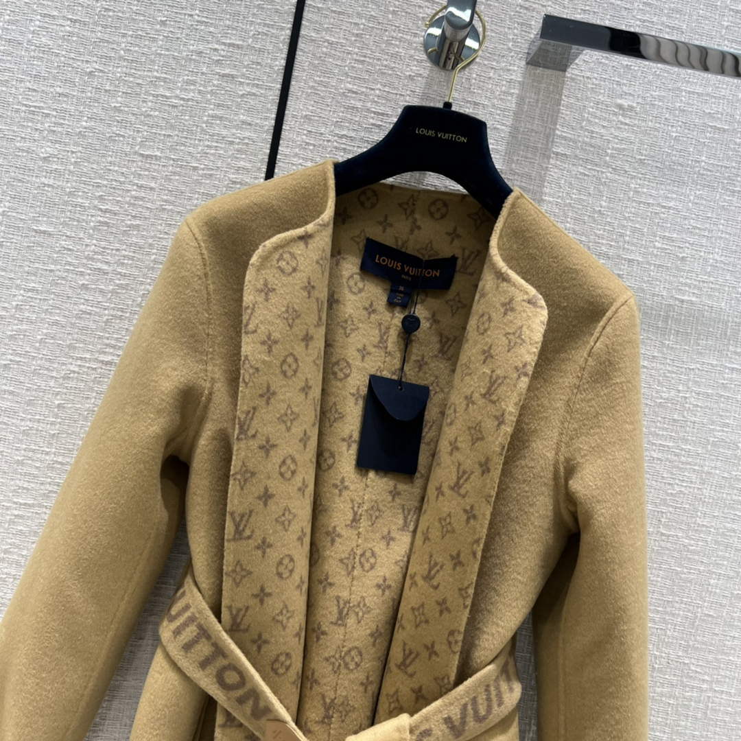 LV 1AA8SY Louis Vuitton Women's Fashion Clothing Wrap Coat L55724