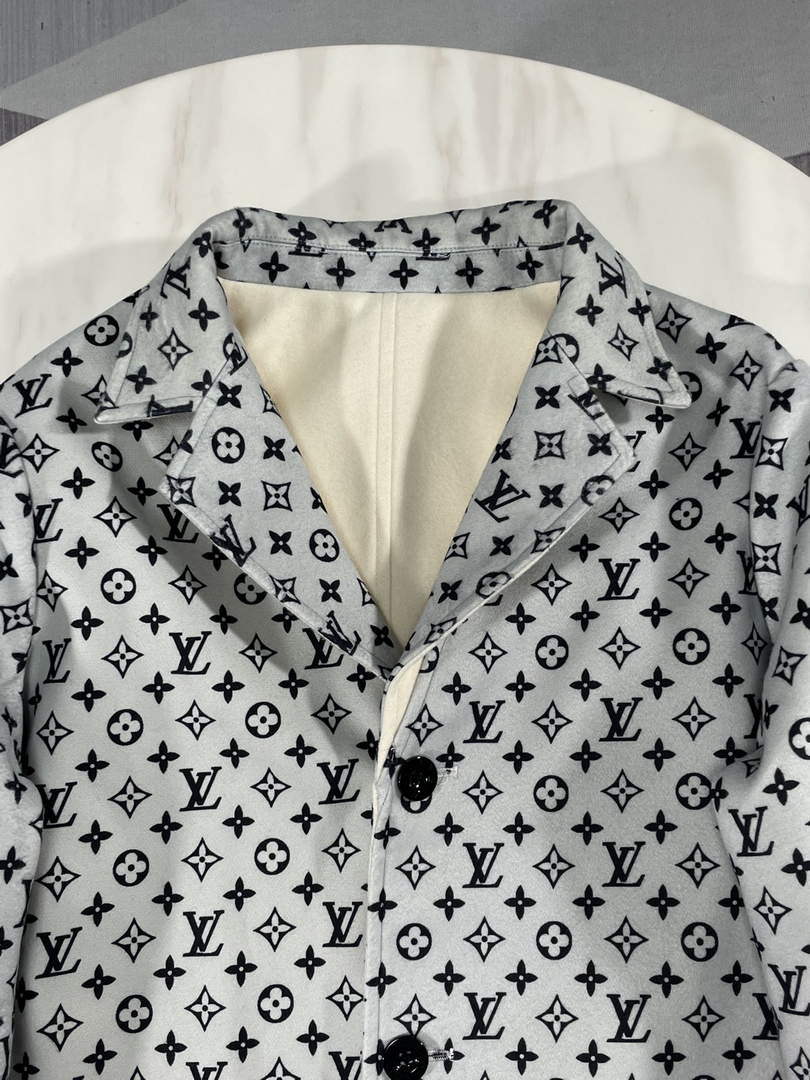 LV 1AAAWE Louis Vuitton Women's Fashion Clothing Coat L55735