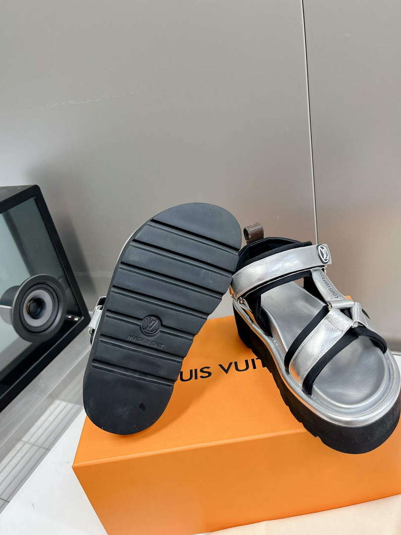 LV 1AABR6 Louis Vuitton Pool Pillow Flatform Comfort Sandals L600731