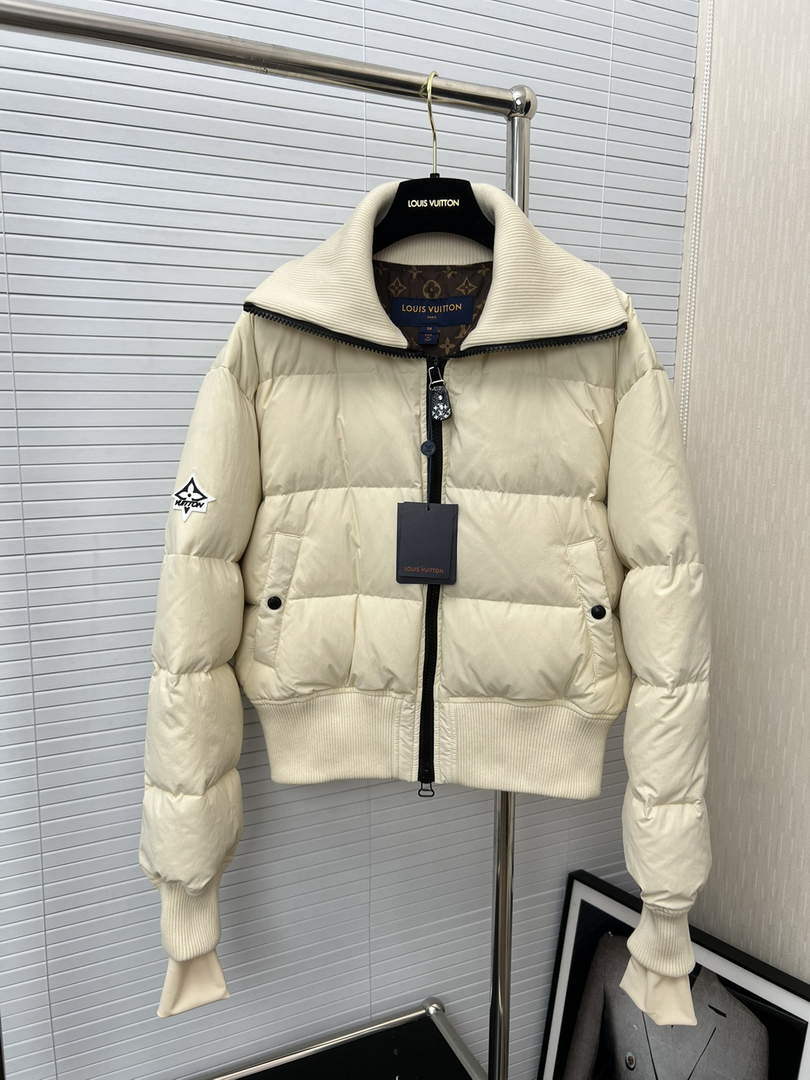 LV 1AAK8E Louis Vuitton Women's Fashion Clothing Cropped Puffer Jacket L55736 - 36 - View 1