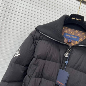 LV 1AAK8E Louis Vuitton Women's Fashion Clothing Cropped Puffer Jacket L55737 - 36 - View 4