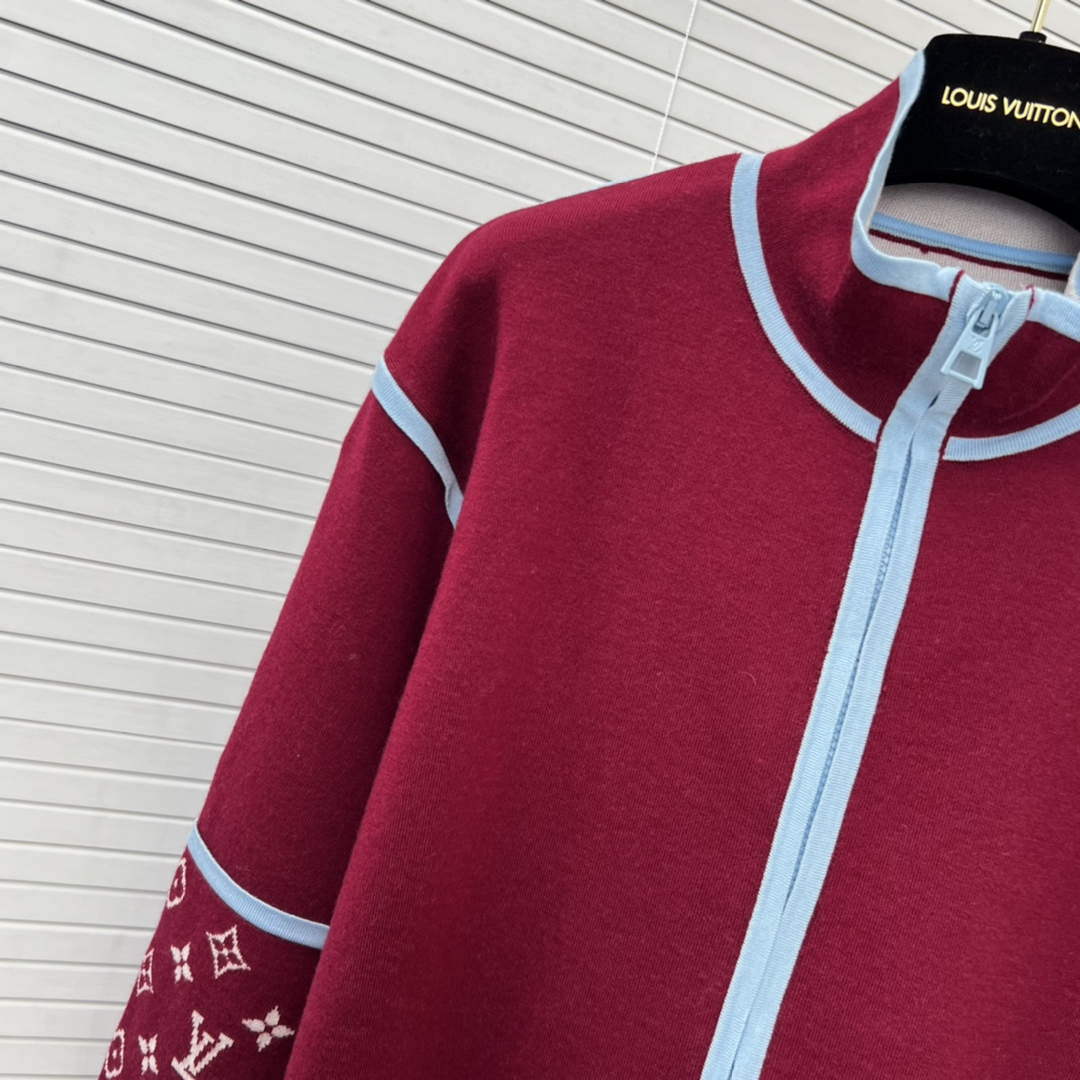LV 1AAKJX Louis Vuitton Women's Fashion Clothing Graphic Trim Pullover L55738