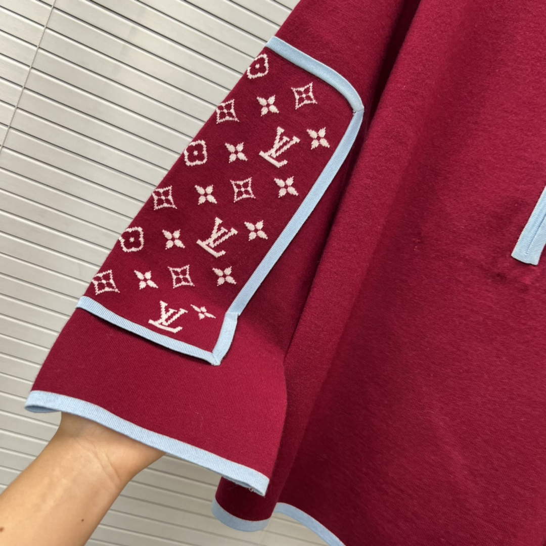 LV 1AAKJX Louis Vuitton Women's Fashion Clothing Graphic Trim Pullover L55738