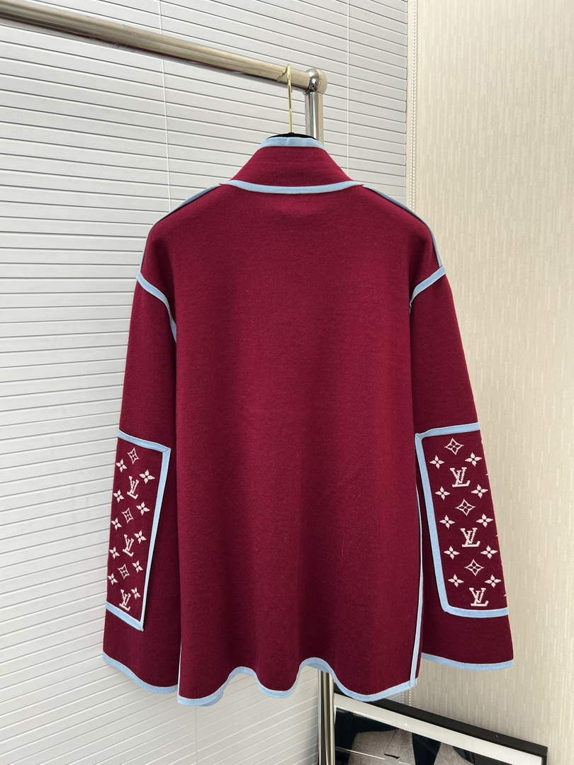 LV 1AAKJX Louis Vuitton Women's Fashion Clothing Graphic Trim Pullover L55738