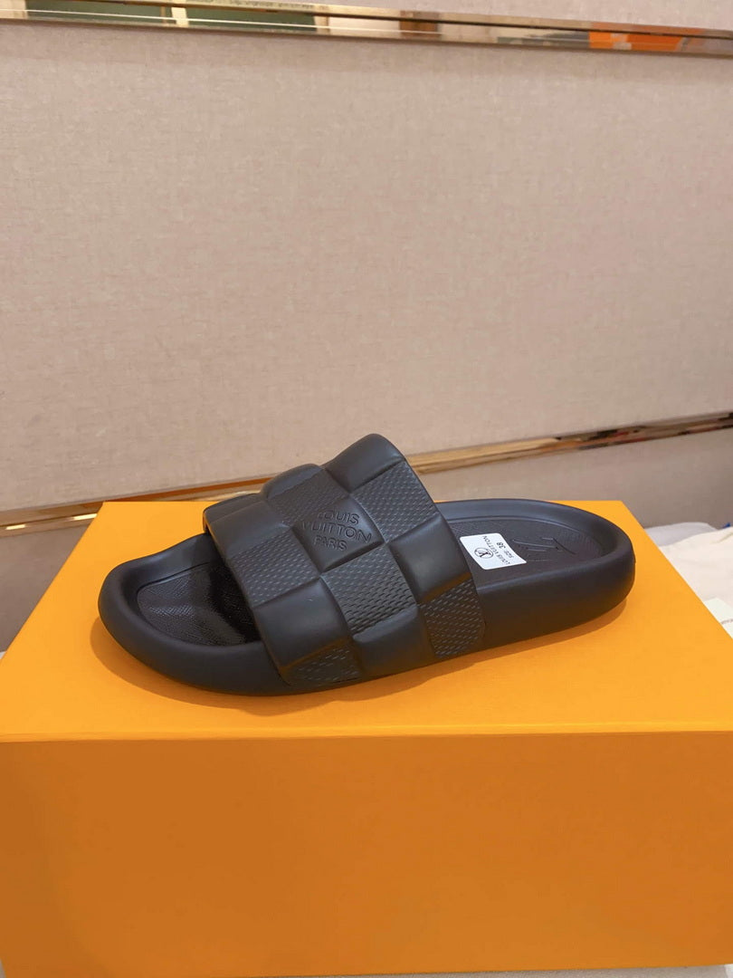 LV 1AAR8Y Louis Vuitton Waterfront Mules L99045
