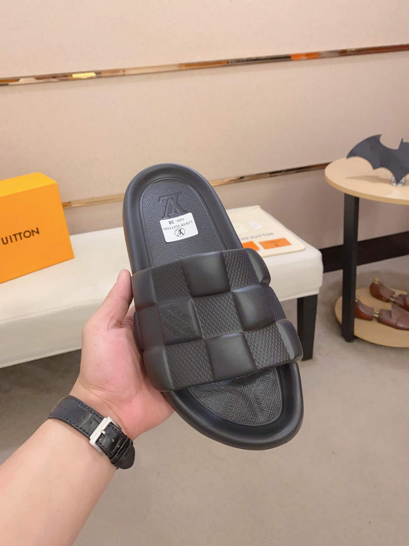LV 1AAR8Y Louis Vuitton Waterfront Mules L99045