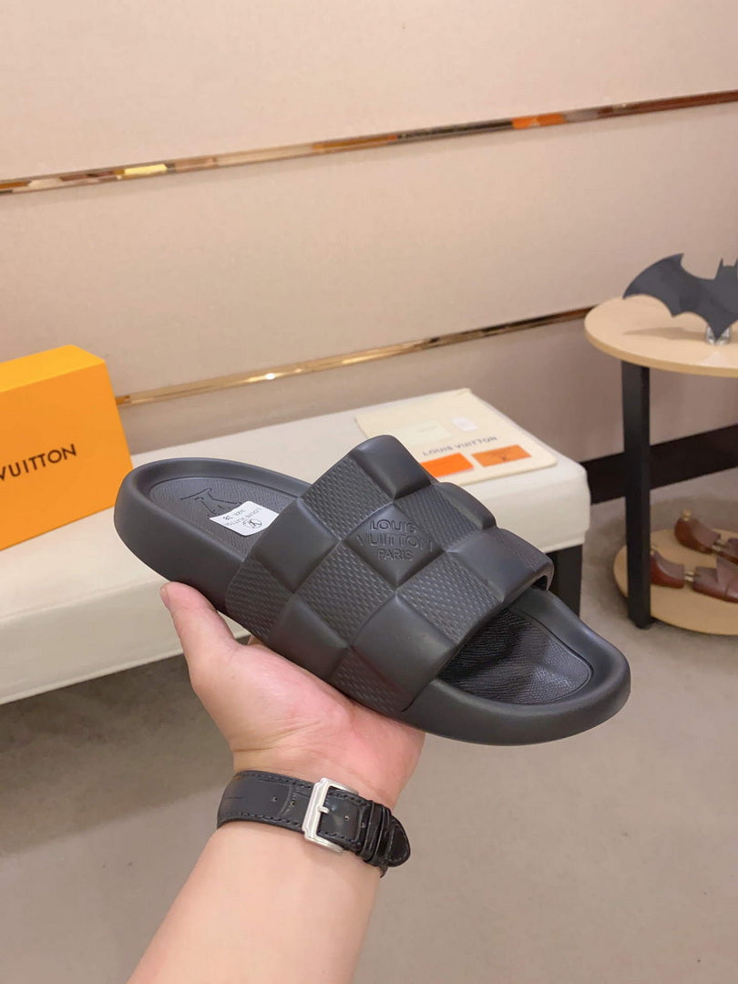 LV 1AAR8Y Louis Vuitton Waterfront Mules L99045