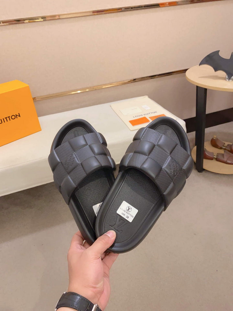 LV 1AAR8Y Louis Vuitton Waterfront Mules L99045