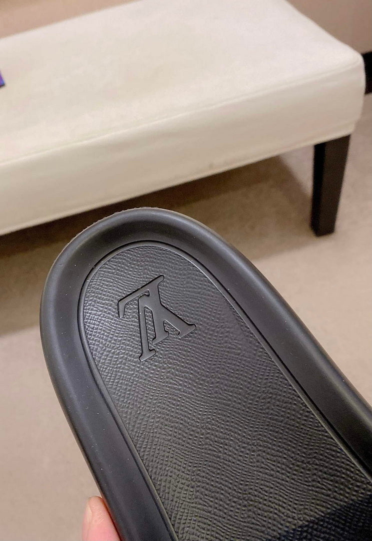 LV 1AAR8Y Louis Vuitton Waterfront Mules L99045
