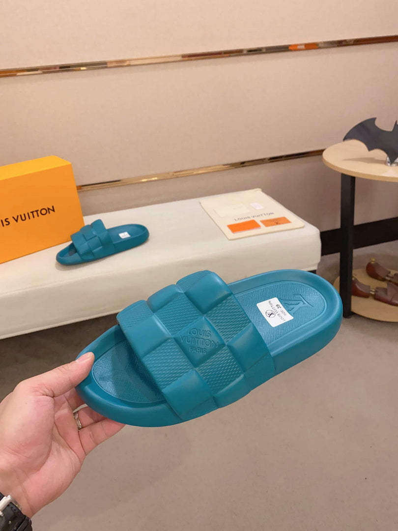 LV 1AAR9F Louis Vuitton Waterfront Mules L99046