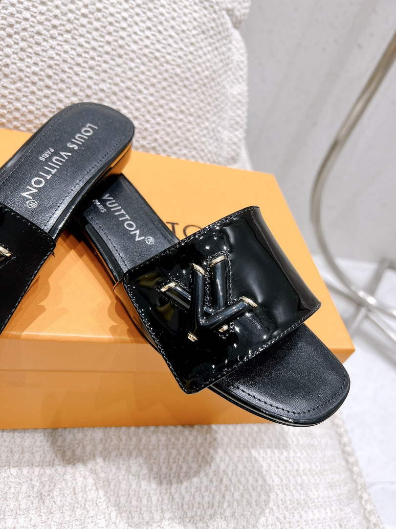 LV 1AB2QQ Louis Vuitton Women's Shake Flat Mule L68272