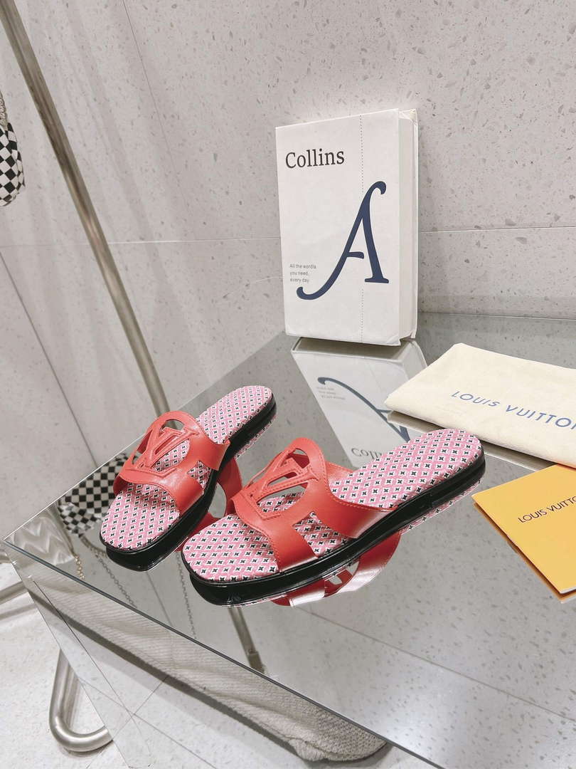 LV 1ABP20 Louis Vuitton LV Isola Flat Mules L66401
