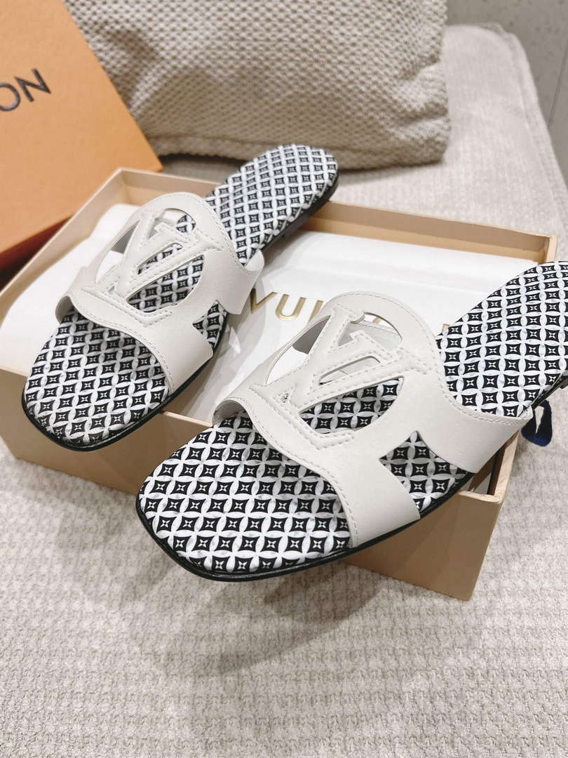 LV 1ABP20 Louis Vuitton LV Isola Flat Mules L66402