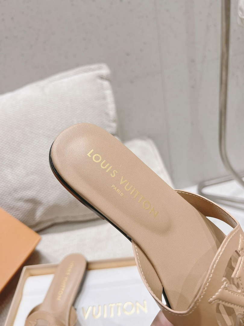 LV 1ABP20 Louis Vuitton LV Isola Flat Mules L66403