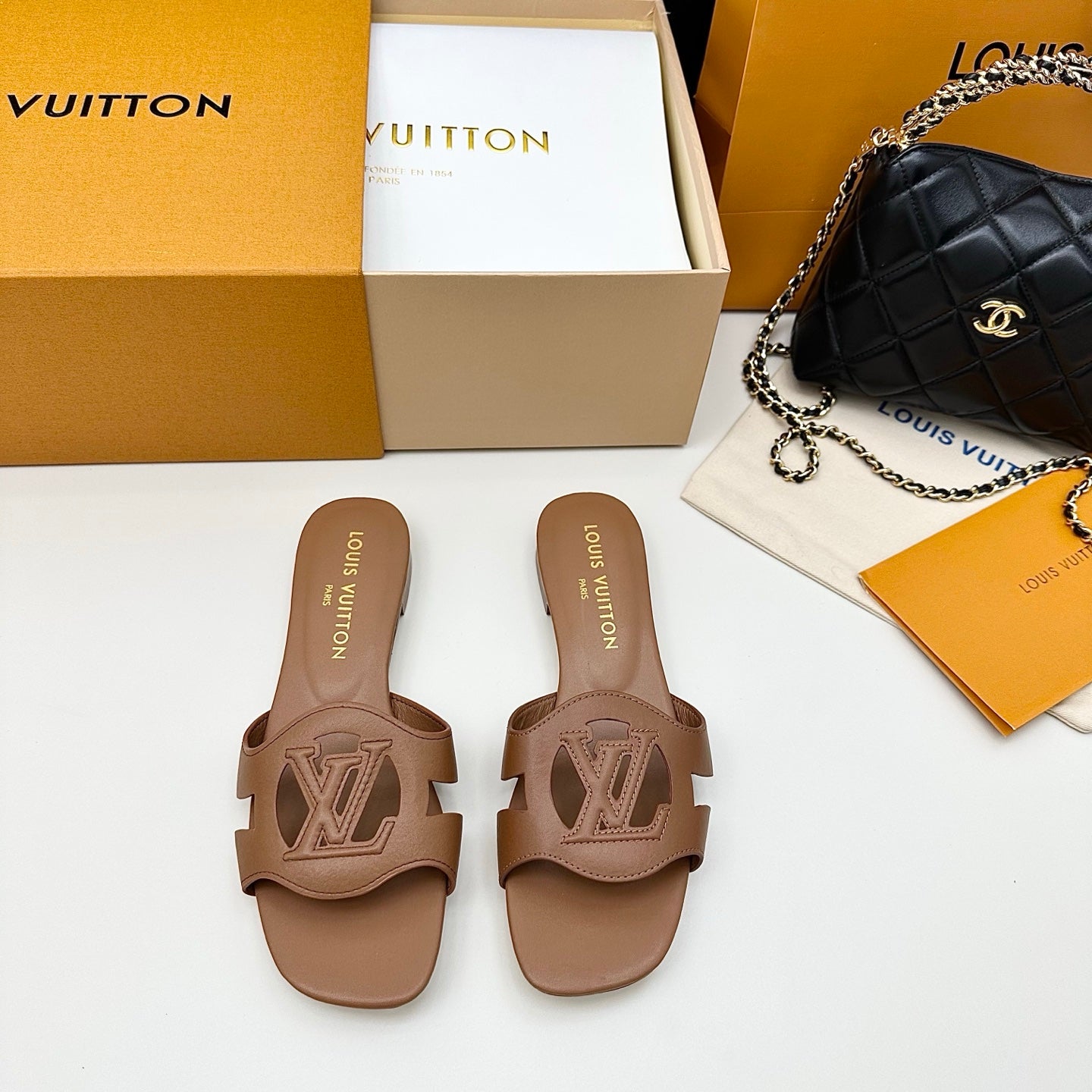 LV 1ABP20 Louis Vuitton LV Isola Slippers Flat Mules L66453