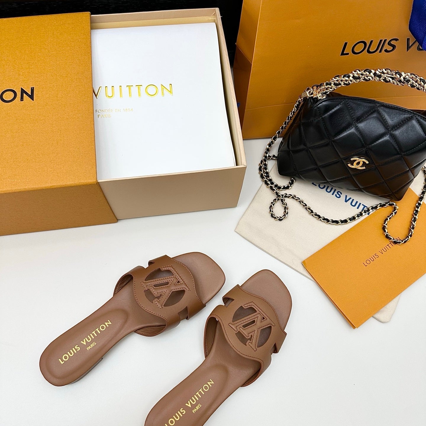 LV 1ABP20 Louis Vuitton LV Isola Slippers Flat Mules L66453
