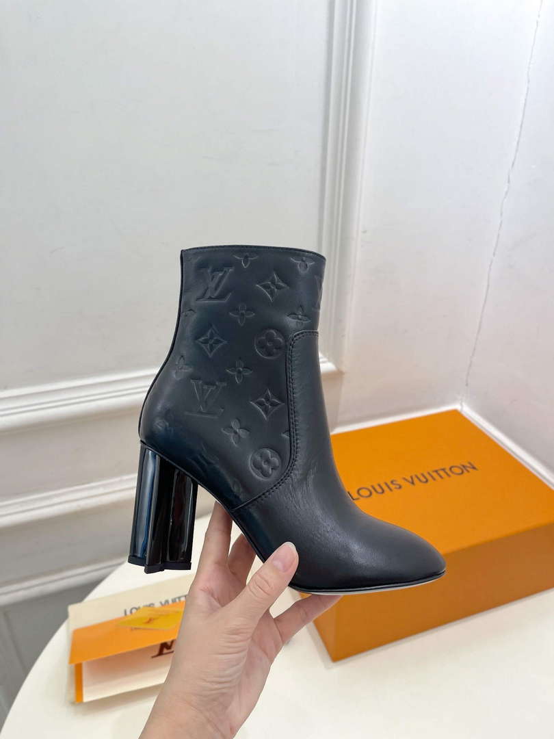 LV 1ABP9I Louis Vuitton Women's Silhouette Ankle Boot L67330 - 35 - View 3