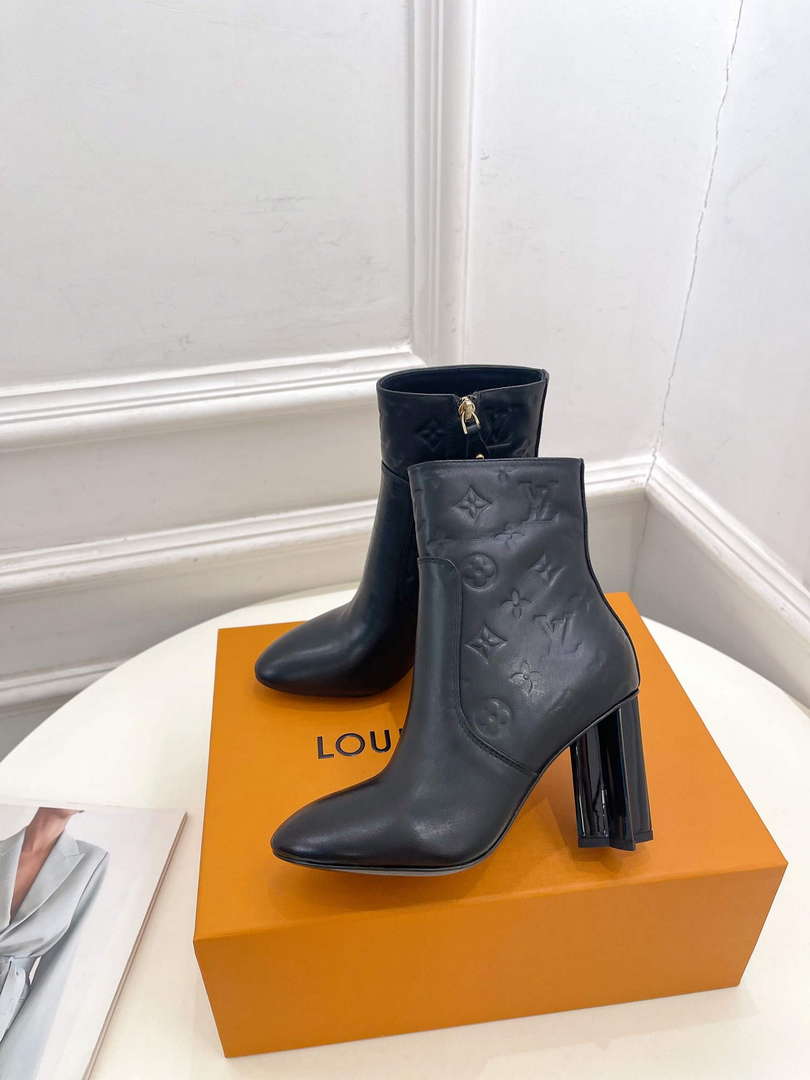 LV 1ABP9I Louis Vuitton Women's Silhouette Ankle Boot L67330