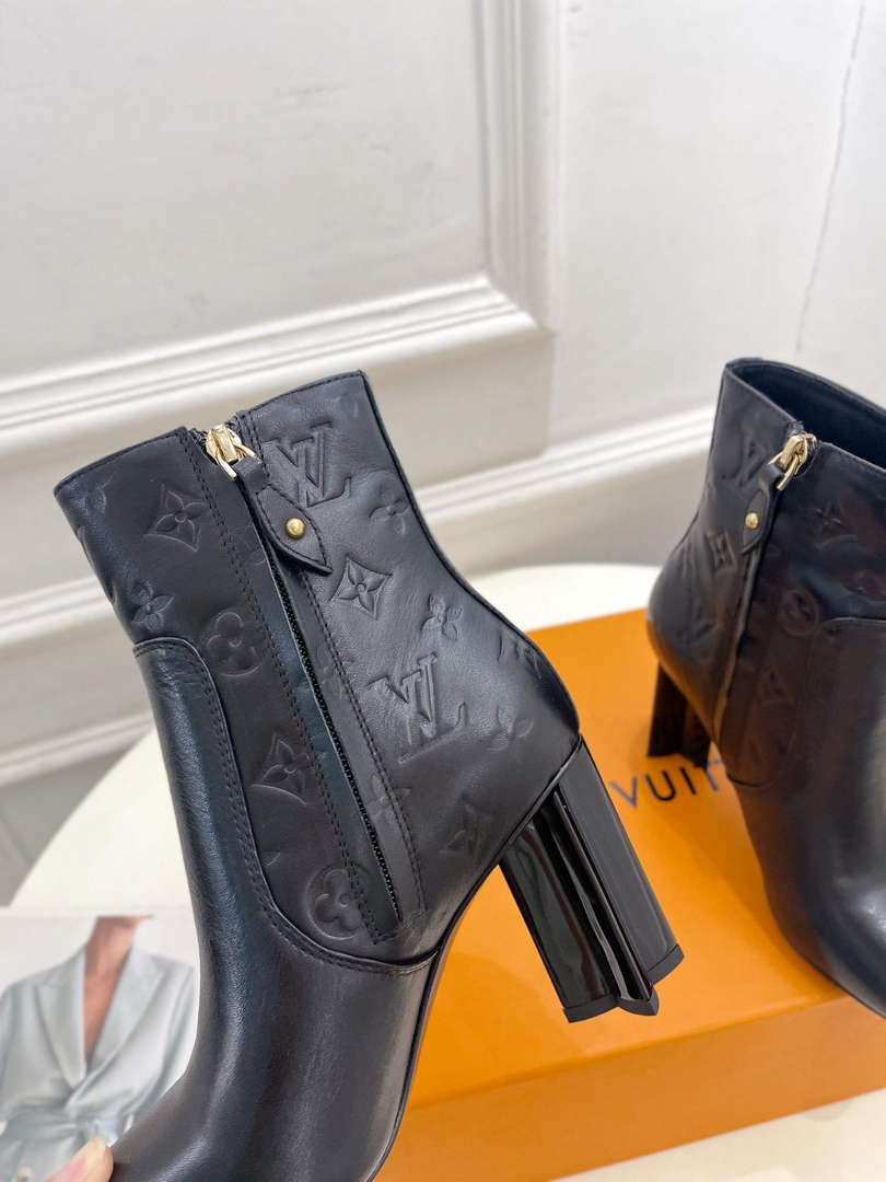 LV 1ABP9I Louis Vuitton Women's Silhouette Ankle Boot L67330