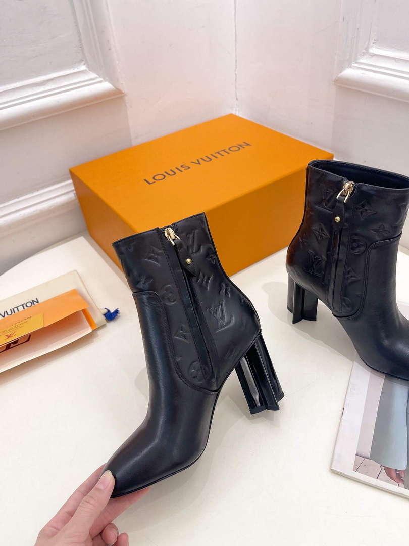 LV 1ABP9I Louis Vuitton Women's Silhouette Ankle Boot L67330